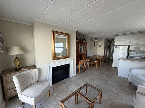 4th image of 9 138th St Unit 308