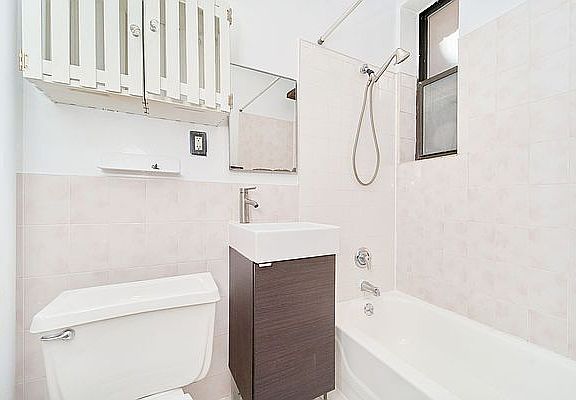 4th image of 239 W 20th St APT 11