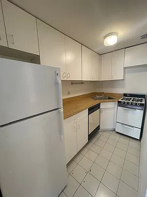 Rented by Crosstown Apartments NYC | media 10