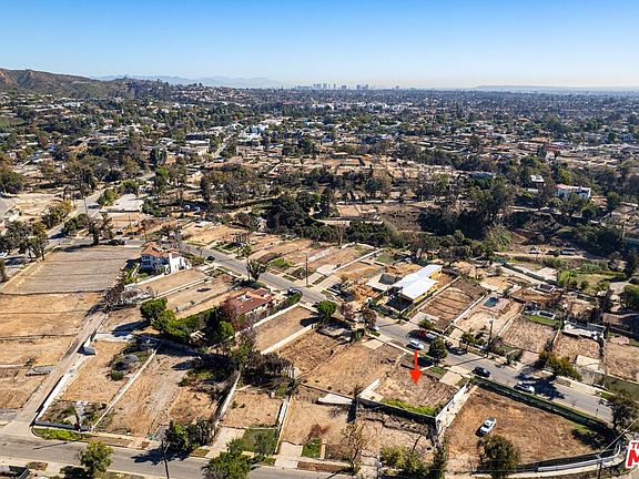 4th image of 617 N Las Casas Ave