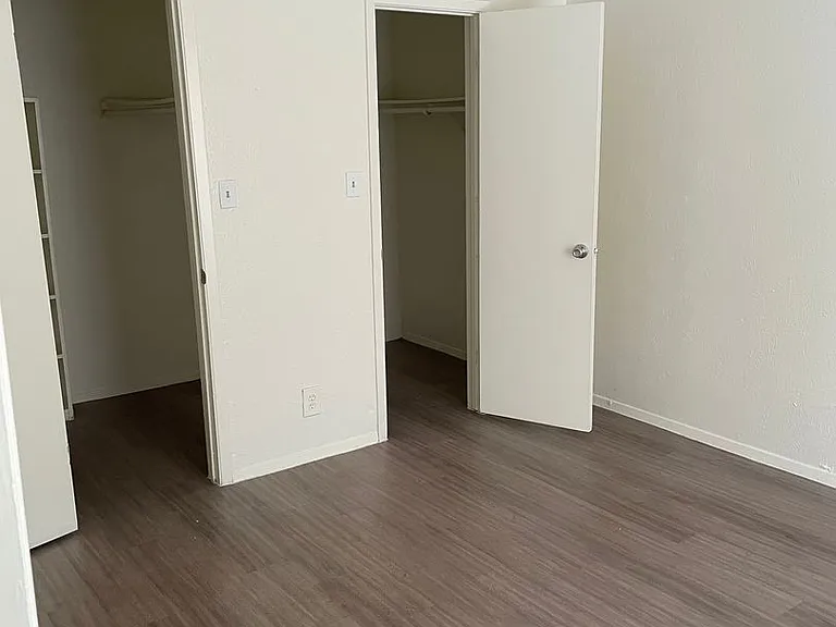 Oak Park Apartments — Photo 48