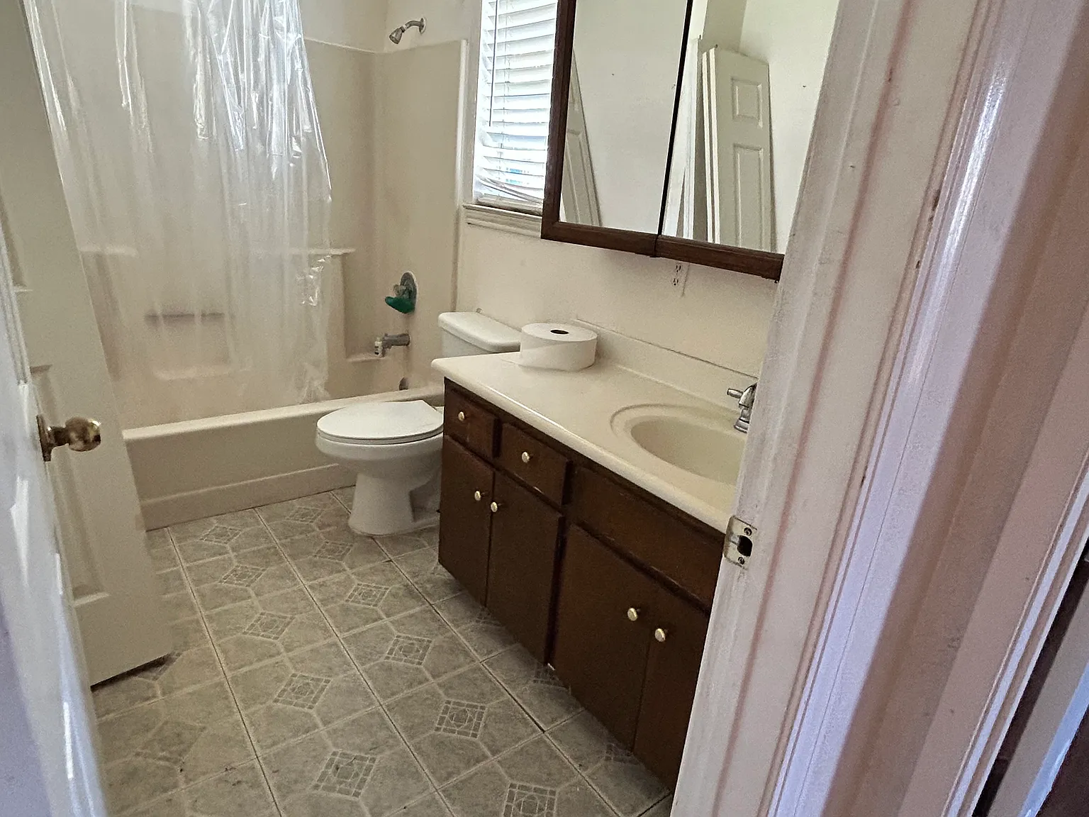 2 bed, 1000 sqft, $1,499 — Photo 3
