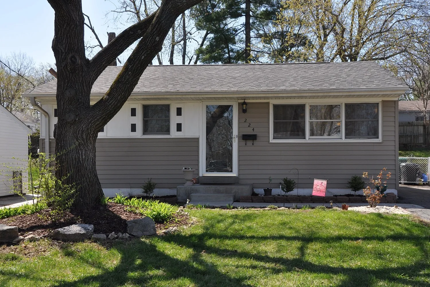 224 Floralea Pl photo 1