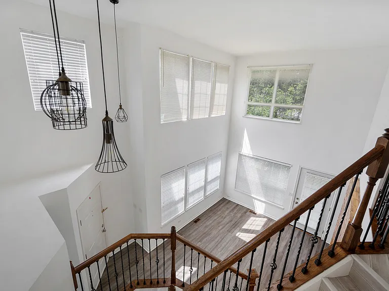54 Egg Harbour Ct — Photo 13