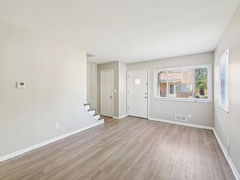Worthington Court II — Photo 32