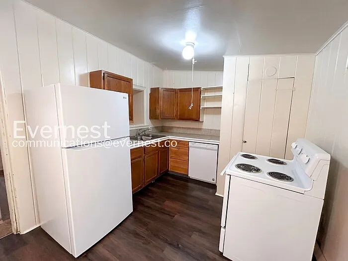 110 1/2 W Cheyenne Rd — Photo 2