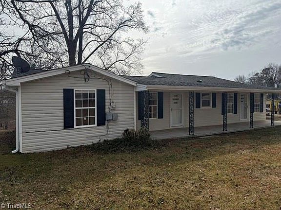 2nd image of 2115 Ararat Rd