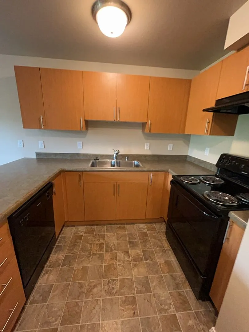 University Place Apartments — Photo 3