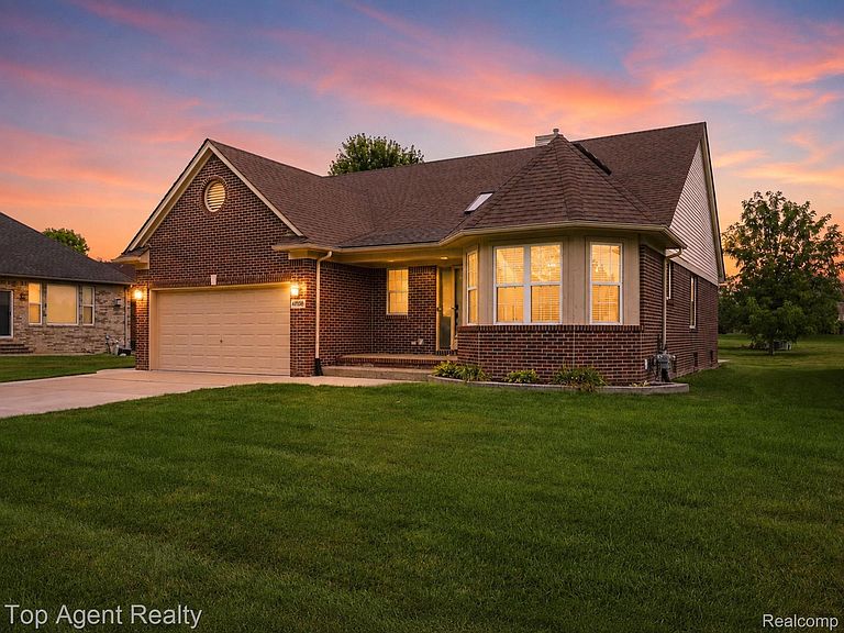 40580 Long Horn Dr, Sterling Heights