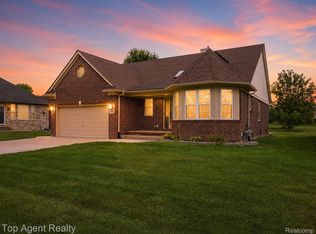 40580 Long Horn Dr, Sterling Heights, MI 48313