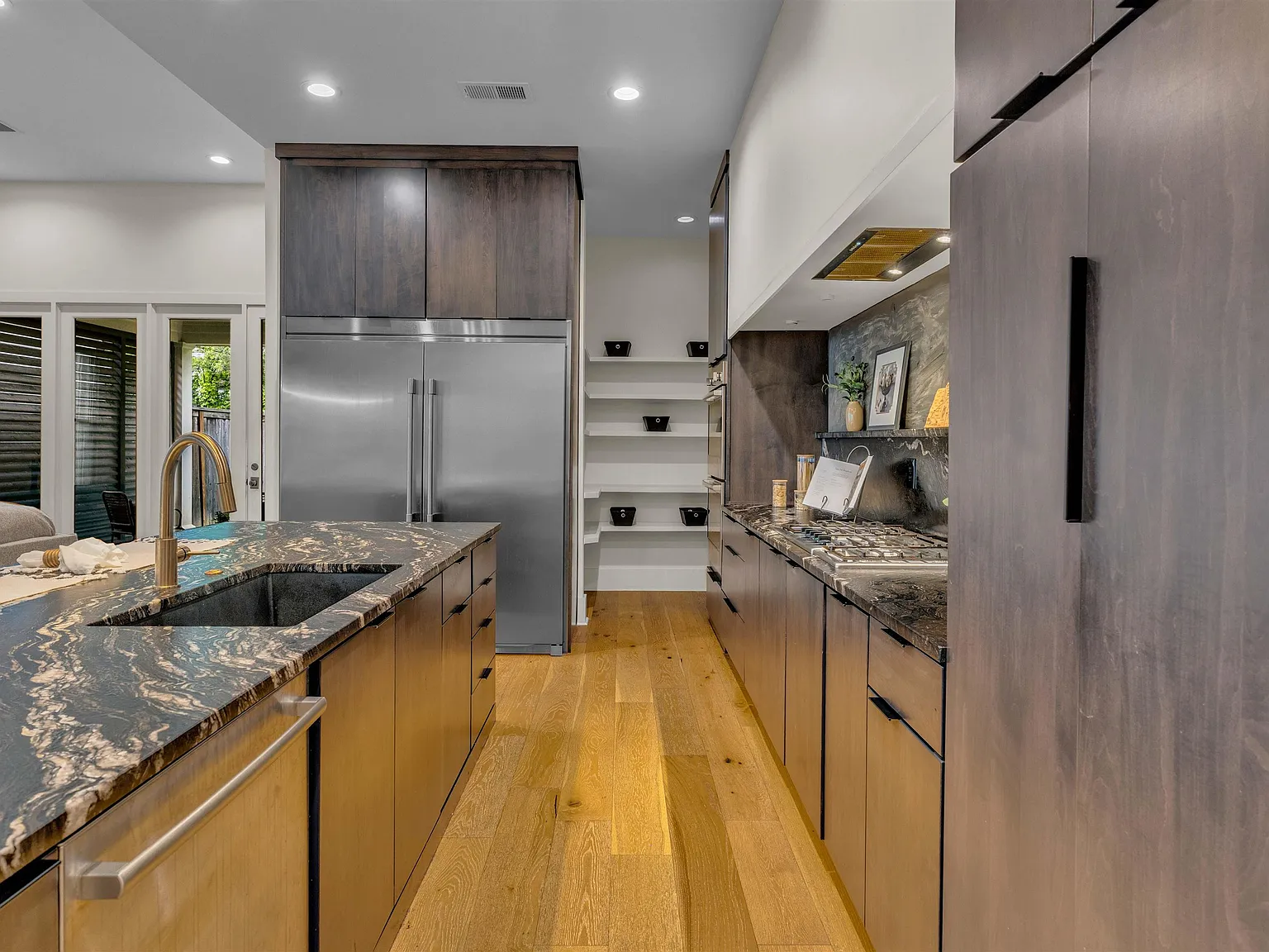 5 bed, 4.0 bath, 3326 sqft, $5,000 — Photo 4