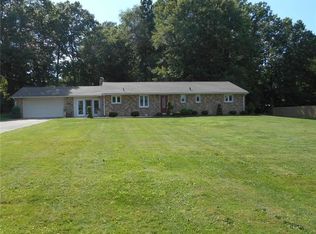 877 Crestwood Dr NE, Brookfield, OH 44403