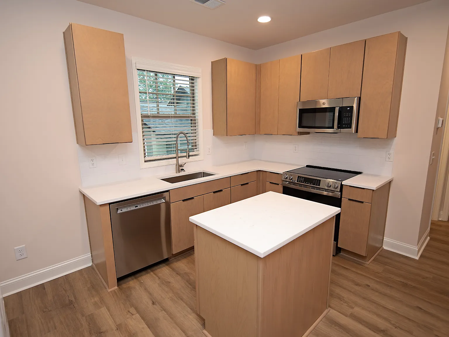 3 bed, $3,450 — Photo 3