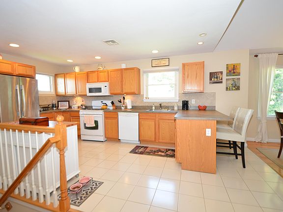 2nd image of 605 Willow Pond Dr Unit 605