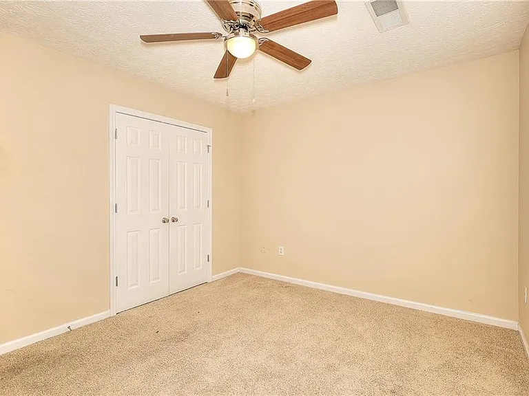453 Tara Commons Cir — Photo 25
