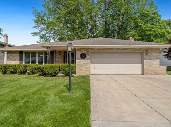 6537 Gale Dr, Seven Hills, OH 44131