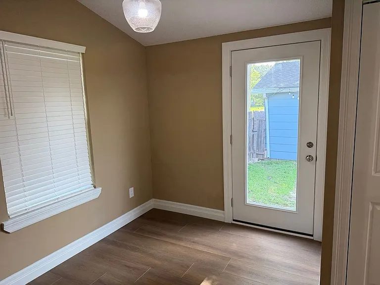1522 Cron St — Photo 7
