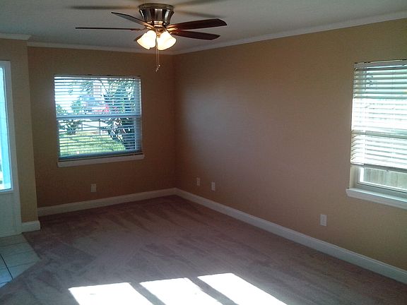 3rd image of 805 Maralyn Ave