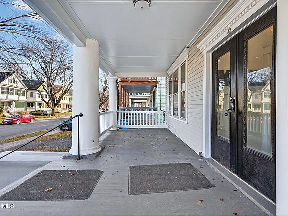 4th image of 42 Ten Eyck Ave APT 5