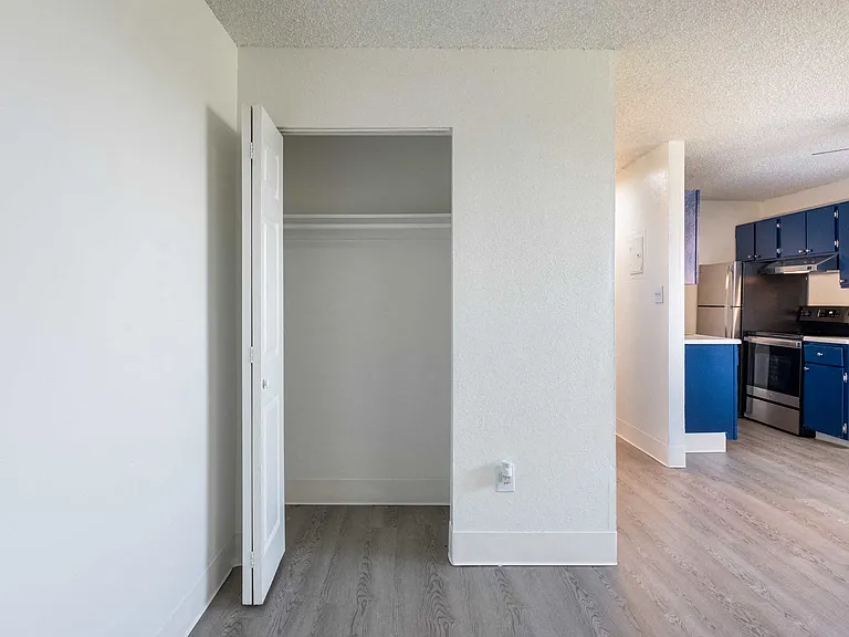 Carriage Green Apartments — Photo 15