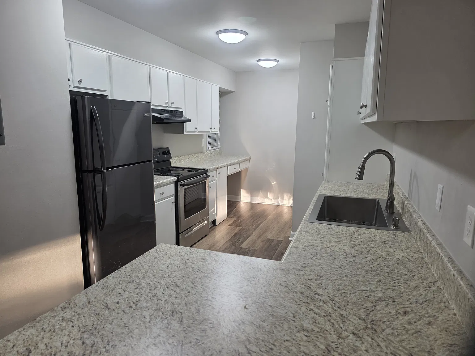 2 bed, 1099 sqft, $1,450 — Photo 4