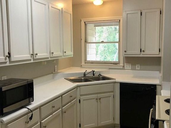 5th image of 204-B Wildwood Dr