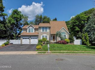 8 Shadow Ridge Ct, Howell, NJ 07731