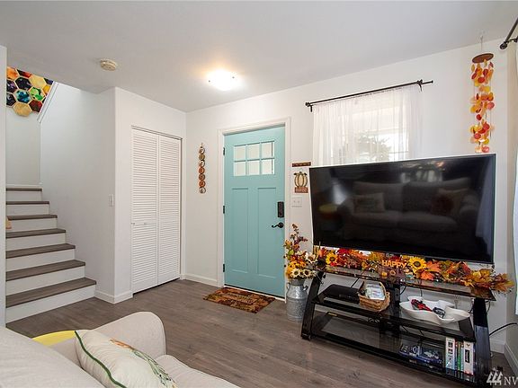 4th image of 18692 4th Ave NE