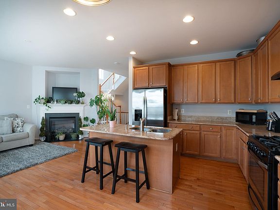 4th image of 5631 Sheals Ln