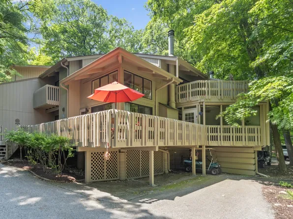 520 Bristol Oak Ct #B, Fontana, WI 53125