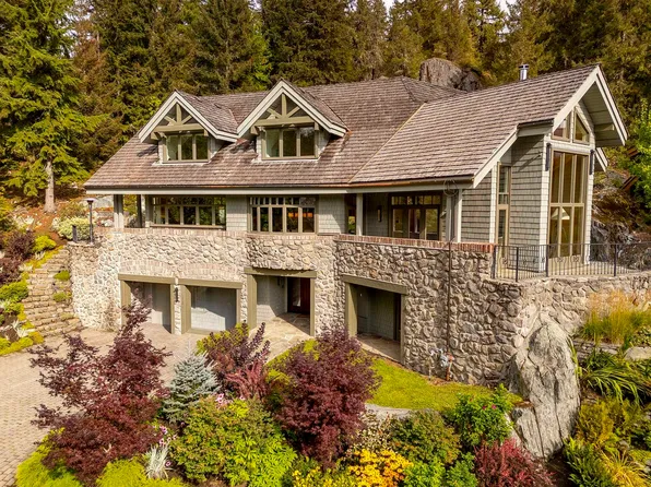 3232 Peak Dr, Whistler, BC V8E 0V4