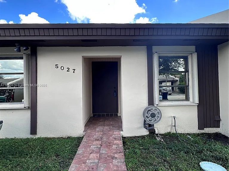 5027 SW 139th Ct #5027 — Photo 2