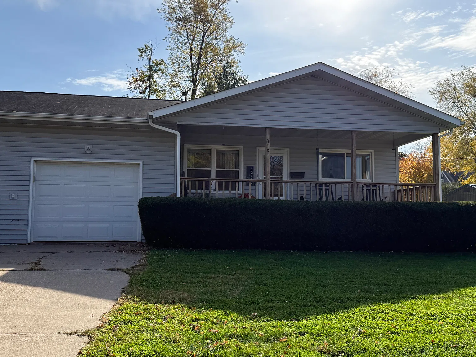3 bed, 1600 sqft, $1,800 — Photo 1