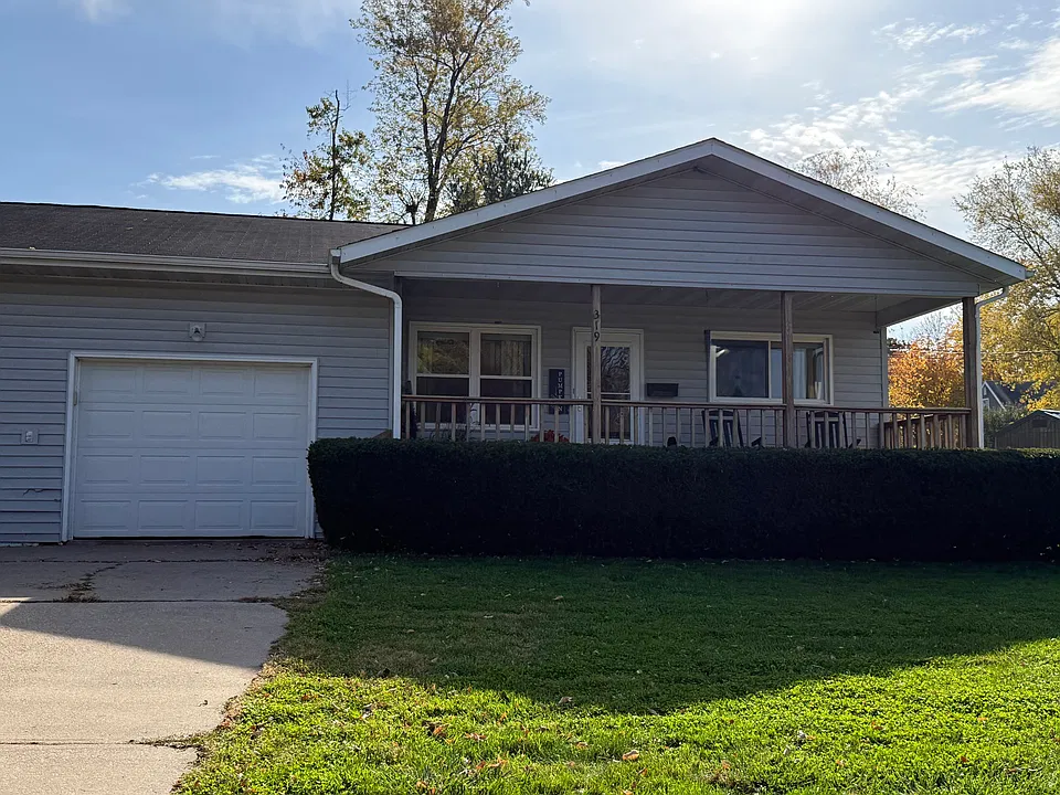 319 W Walnut St