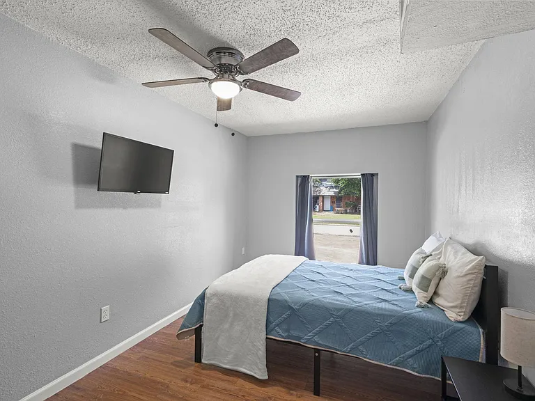 Grace Point Ln — Photo 2