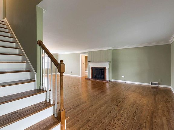 3rd image of 400 Wesleyan Pl