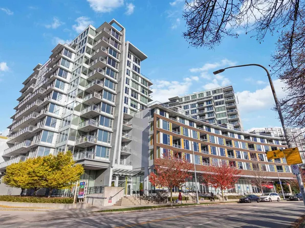 6951 Elmbridge Way #1206, Richmond, BC V7C 0A4