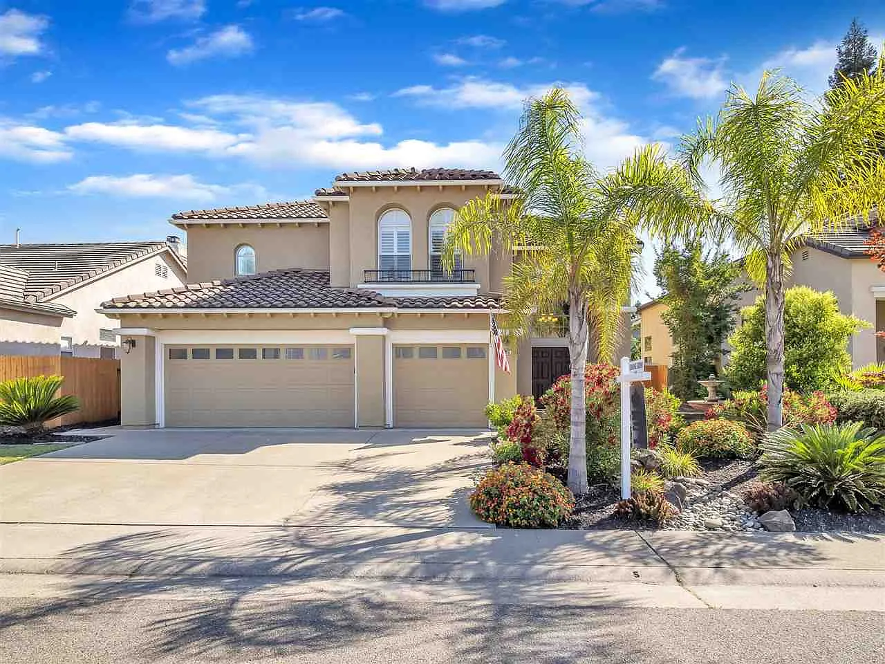 3230 Camelot Dr photo 1
