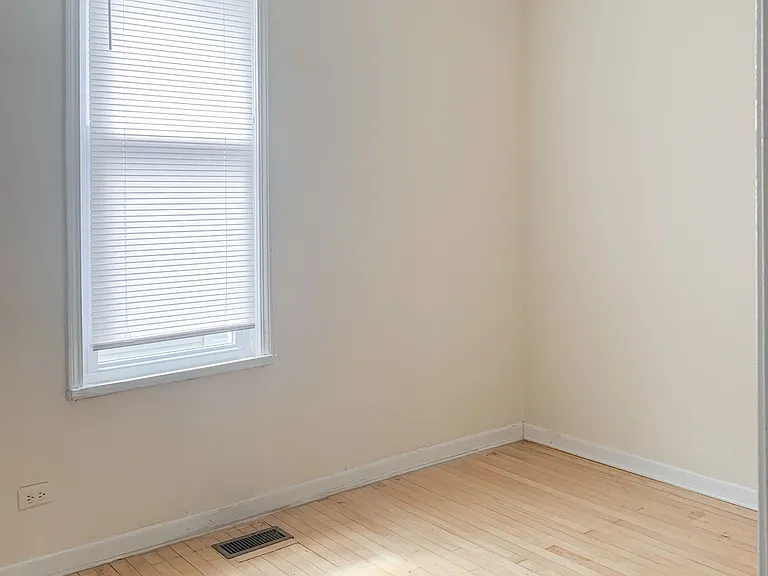 3250 N Lakewood Ave #1 — Photo 4
