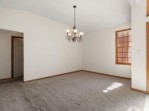 5th image of 941 Boxwood Dr