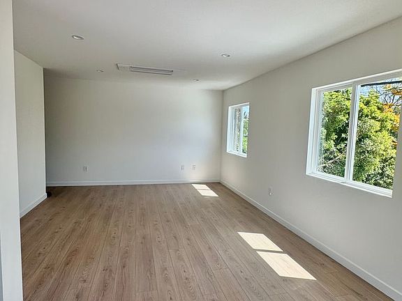 4th image of 2102 N Pass Ave #200
