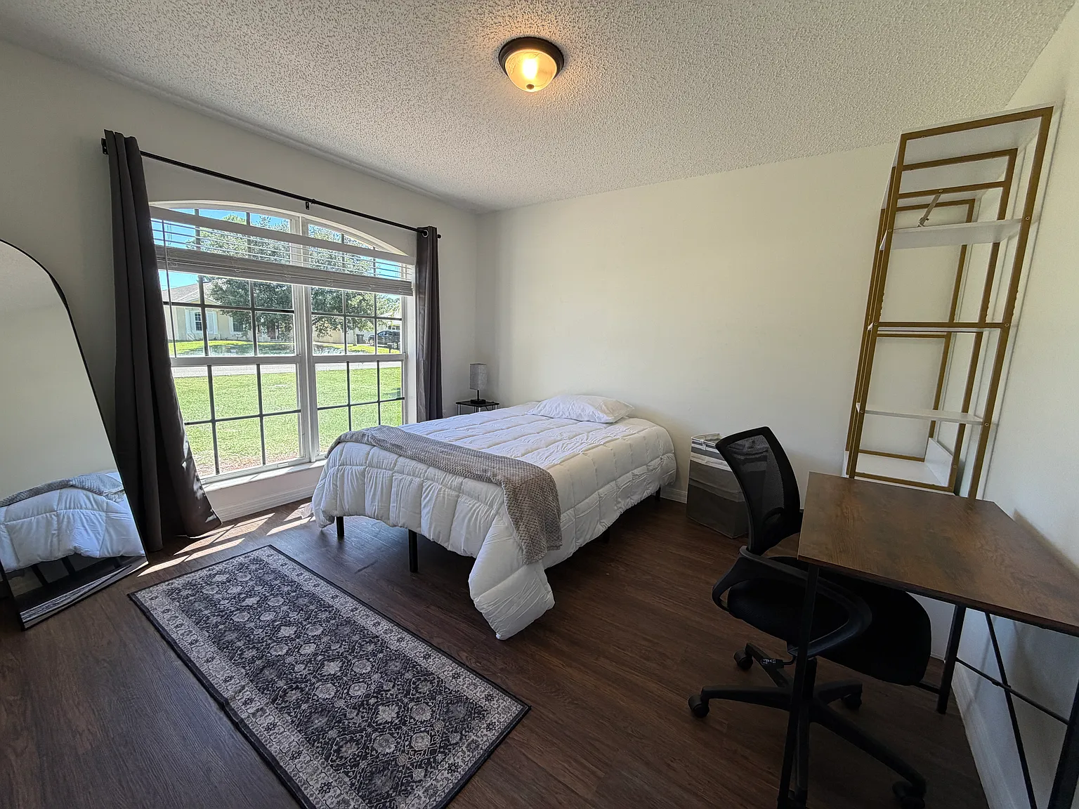 6 bed, 2083 sqft, $850 — Photo 2