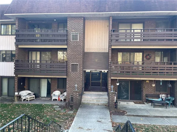 1590 Seventeen Alta Dr #D, Whitehall, PA 18052