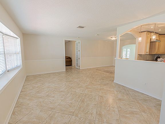 2nd image of 471 SE Lamon Lane