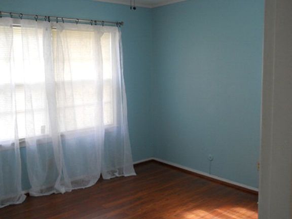 4th image of 401 N Forest Hill Dr