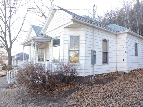 1203 Bluff St, Hamburg, IA 51640