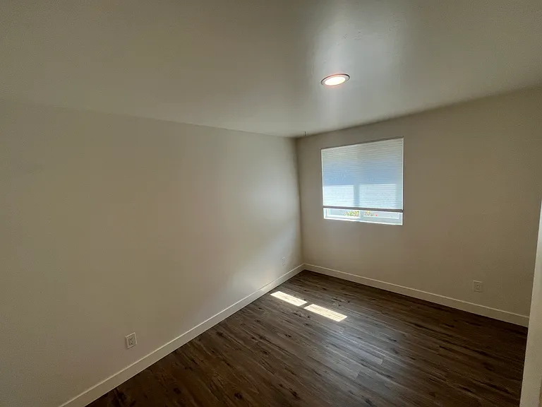 390 Hill St — Photo 10