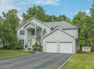 99 Chaucer Dr, Berkeley Heights, NJ 07922