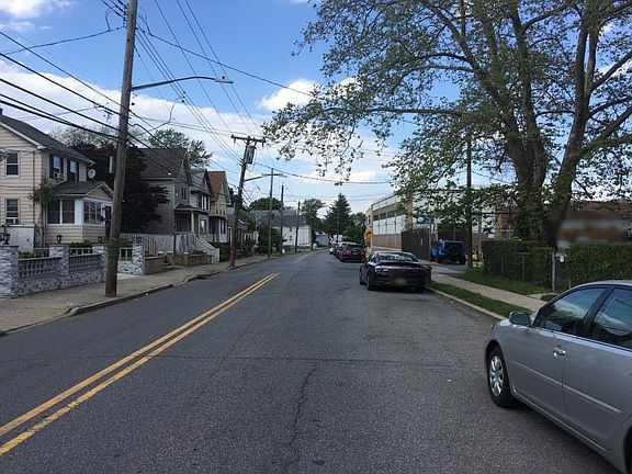 4th image of 200 Jewett Ave