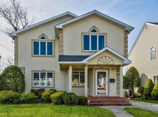 43 Irwin St, New Hyde Park, NY 11040